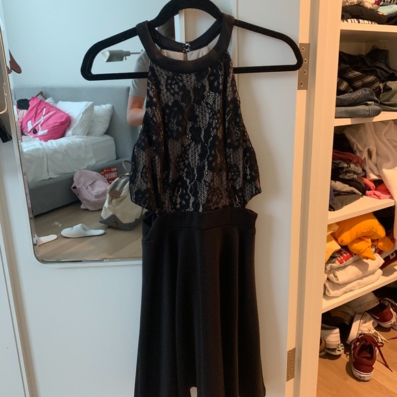 Womens Black Embroidered Lace Sleeveless Halter - Picture 4 of 4